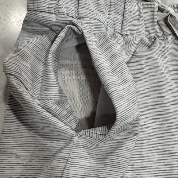 LULULEMON On The Fly Women's Space Dye Gray Shorts Pockets Gym Workout Casual - Picture 7 of 14